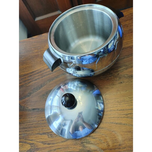 Charming Vintage West Bend PENGUIN Ice Bucket Hot Cold Server - Includes Lid - Picture 2 of 6